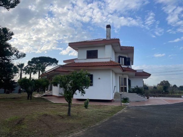 casa indipendente in vendita a Latina in zona Fogliano
