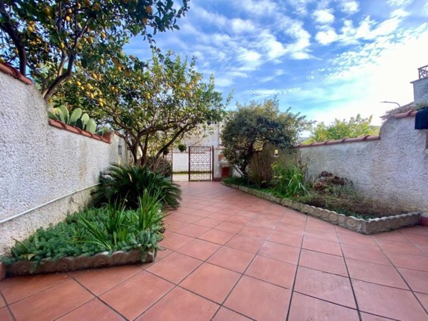 casa indipendente in vendita a Latina in zona Foce Verde