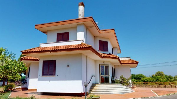 casa indipendente in vendita a Latina in zona Fogliano