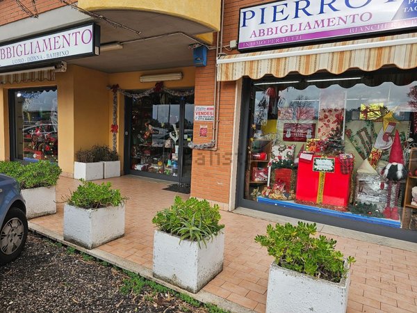 negozio in vendita a Latina in zona Borgo Bainsizza