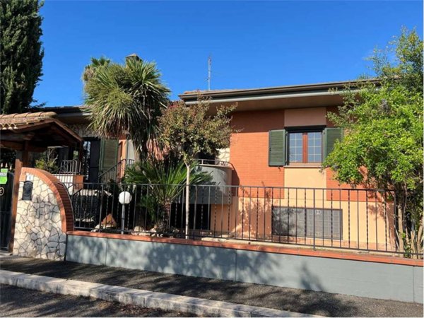 casa indipendente in vendita a Latina