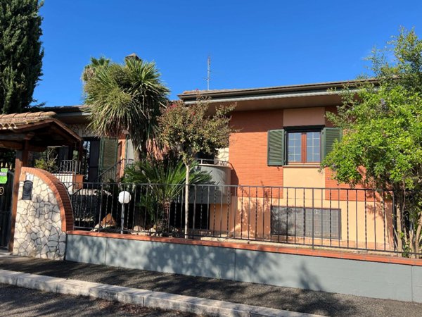 casa indipendente in vendita a Latina