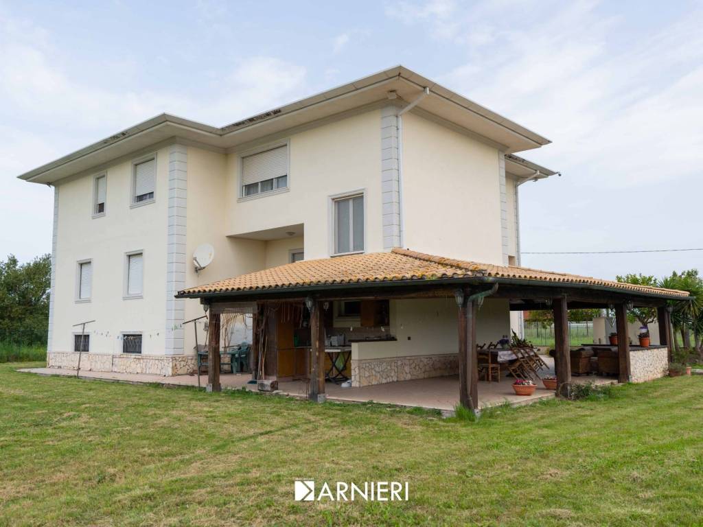 casa indipendente in vendita a Latina in zona Centro Città