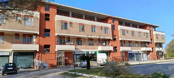 locale commerciale in vendita a Latina in zona Borgo Sabotino