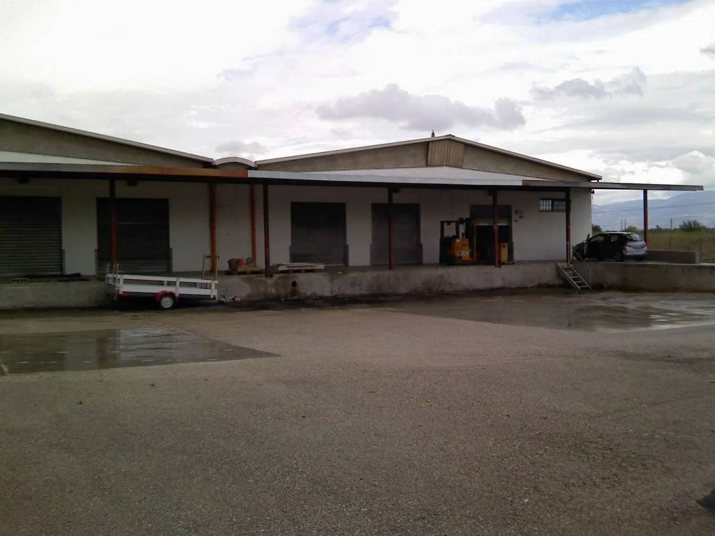 locale commerciale in vendita a Latina in zona Borgo San Michele