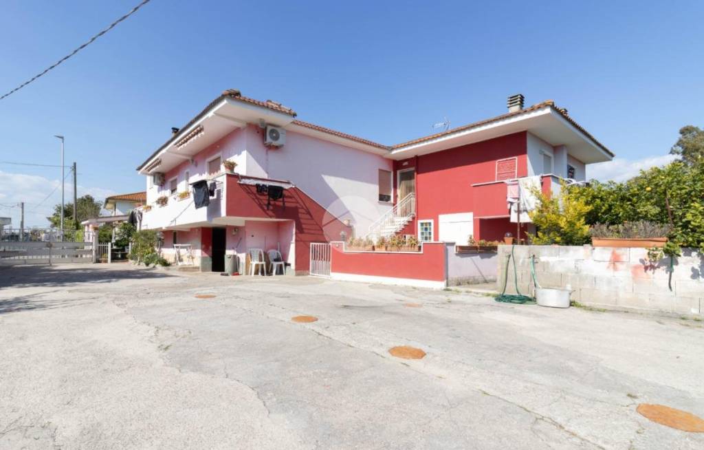 casa indipendente in vendita a Latina