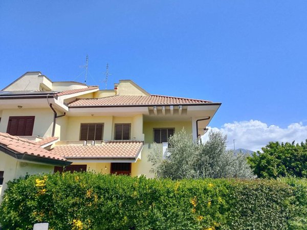 casa indipendente in vendita a Latina in zona Latina Scalo