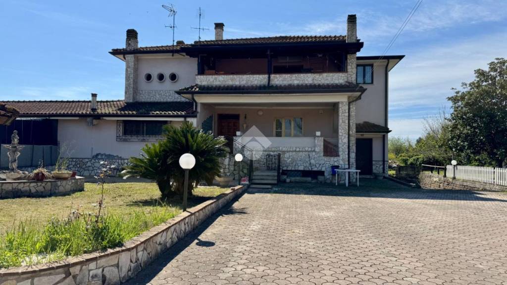 appartamento in vendita a Latina in zona Borgo Montello