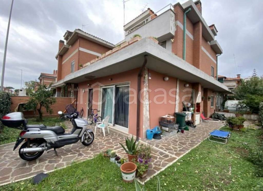 casa indipendente in vendita a Latina