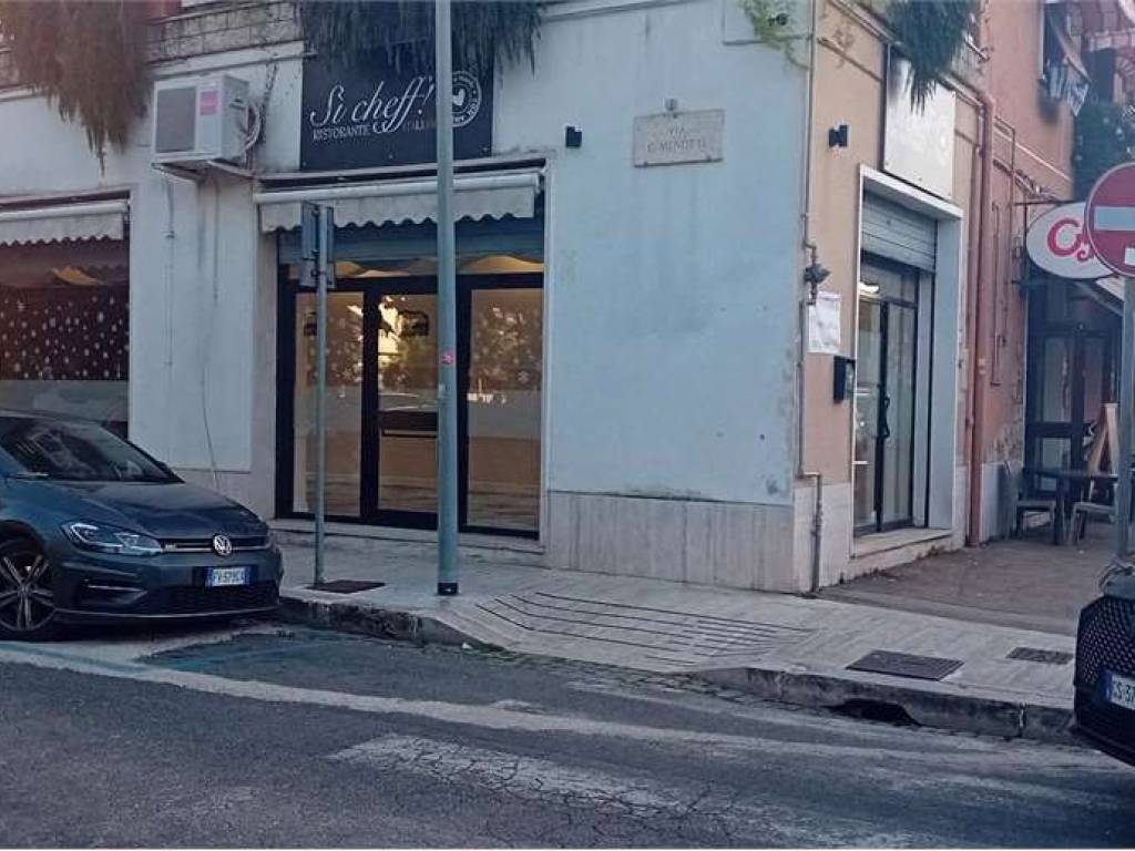 negozio in vendita a Latina in zona Centro Città