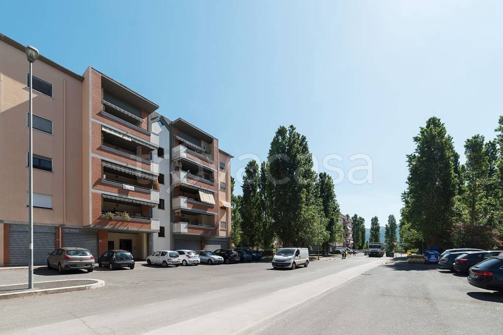 negozio in vendita a Latina in zona Latina Scalo
