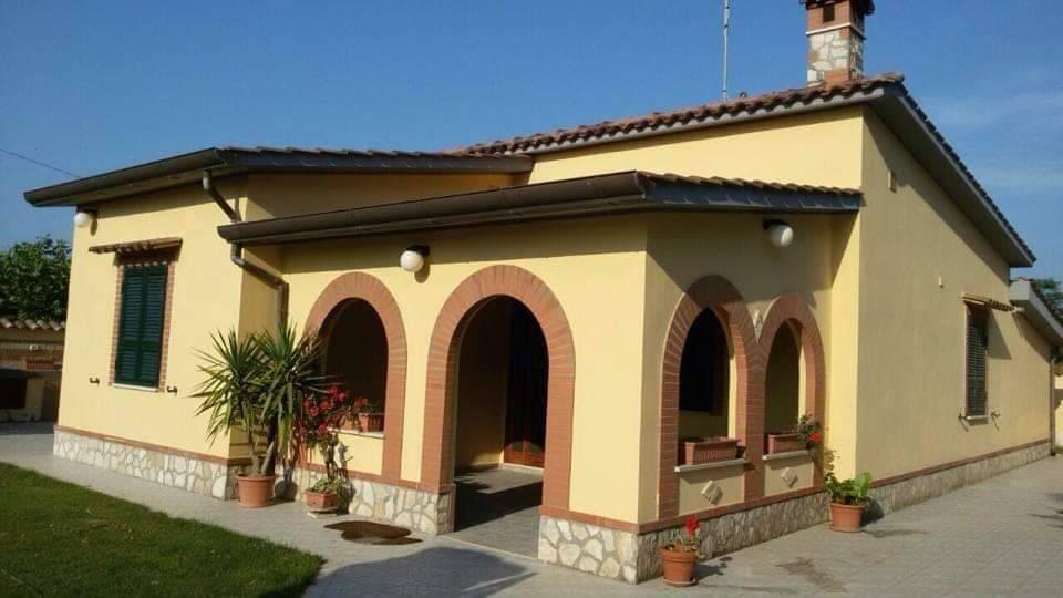 casa indipendente in vendita a Latina in zona Foce Verde