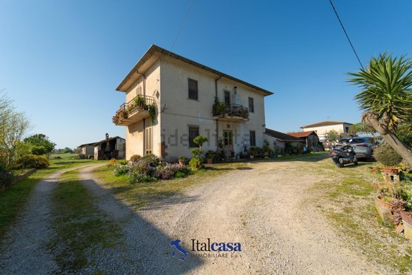 casa indipendente in vendita a Latina in zona Centro Città
