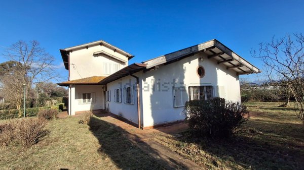 casa indipendente in vendita a Latina in zona Centro Città