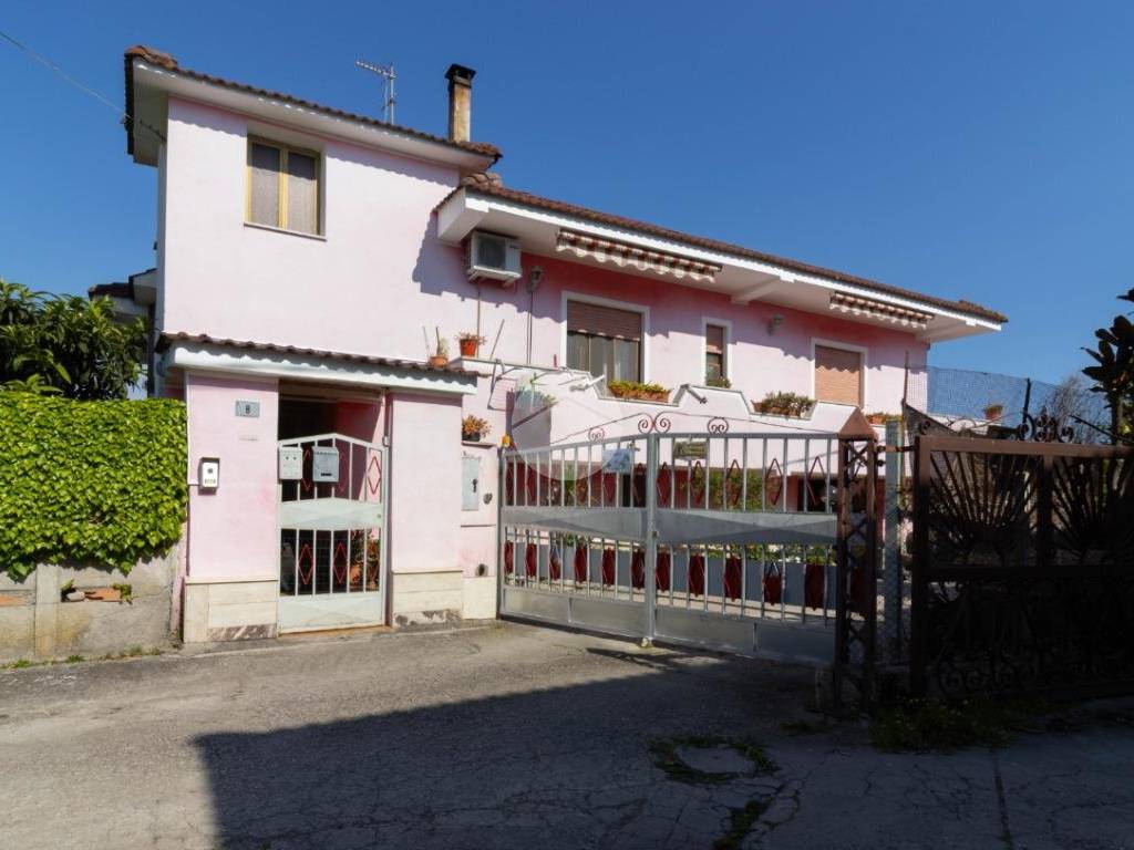 casa indipendente in vendita a Latina