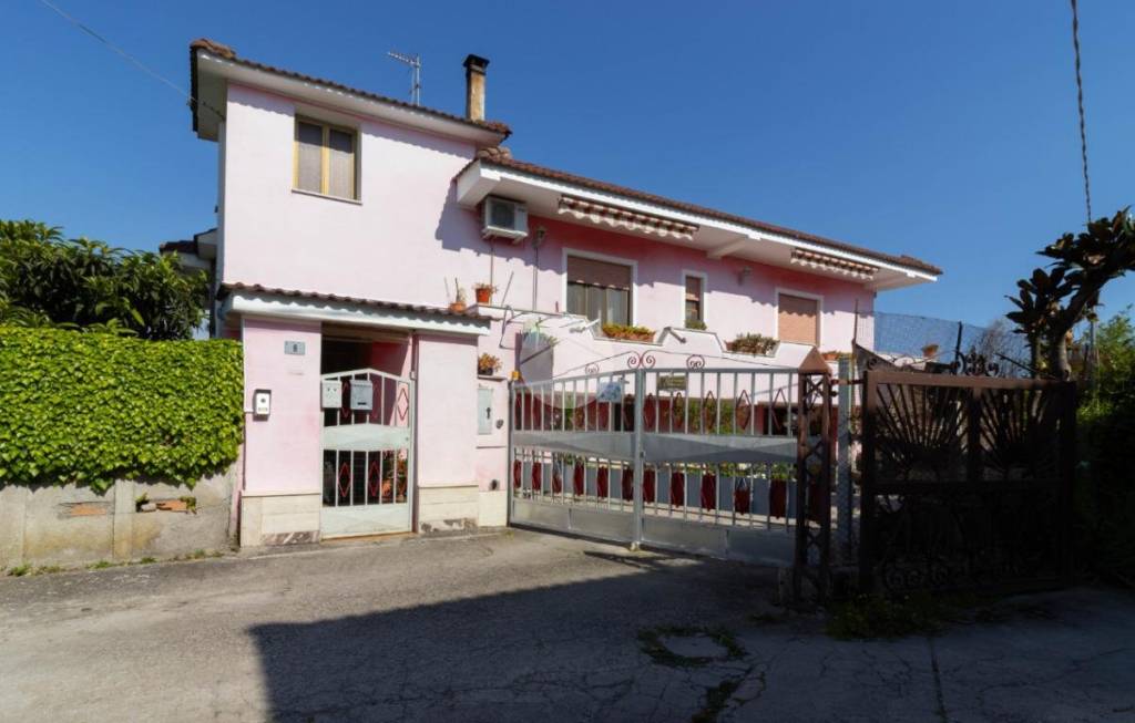 casa indipendente in vendita a Latina