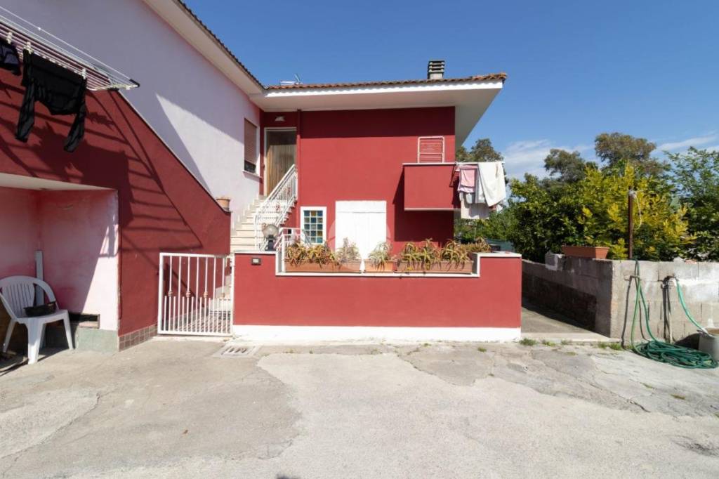 casa indipendente in vendita a Latina