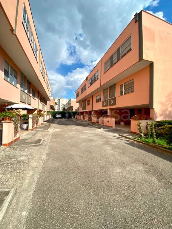 casa indipendente in vendita a Latina