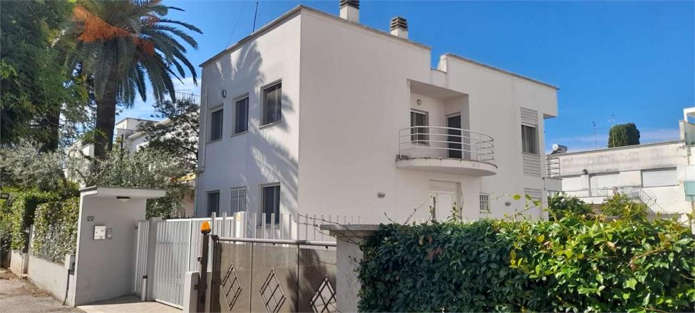 casa indipendente in vendita a Latina in zona Centro Città