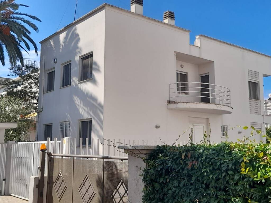 casa indipendente in vendita a Latina in zona Centro Città