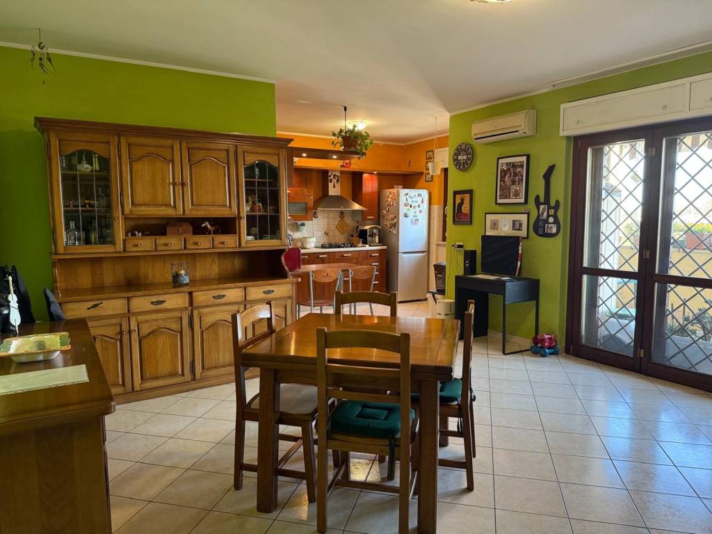 casa indipendente in vendita a Latina