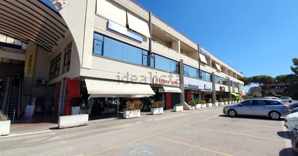 negozio in vendita a Latina in zona Centro Città