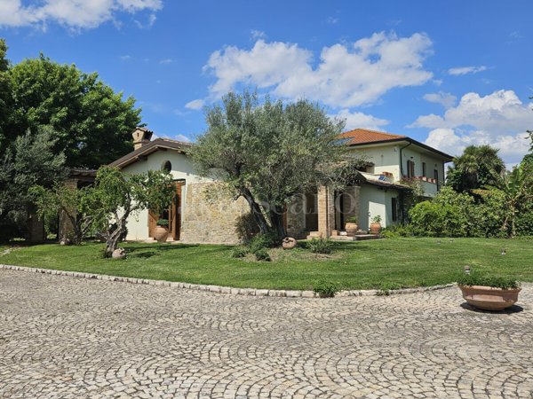 casa indipendente in vendita a Latina in zona Borgo Carso