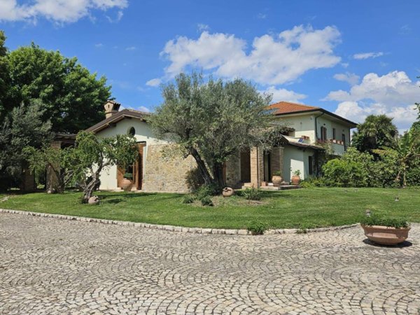 casa indipendente in vendita a Latina in zona Borgo Carso