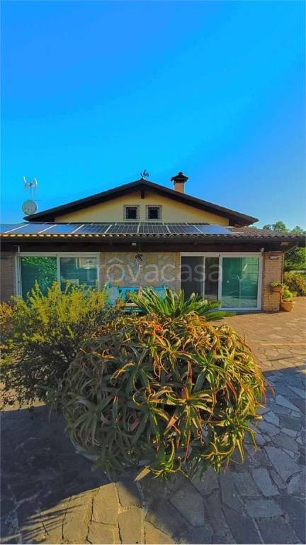 casa indipendente in vendita a Latina