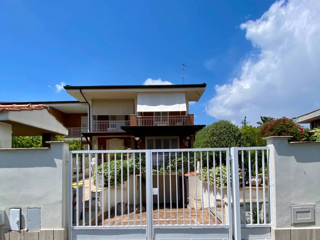 casa indipendente in vendita a Latina