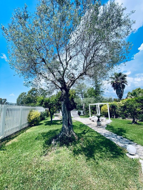 casa indipendente in vendita a Latina