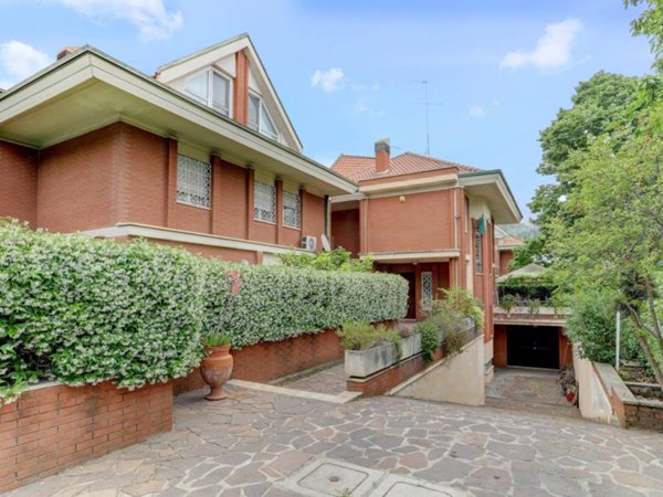 casa indipendente in vendita a Latina in zona Centro Città