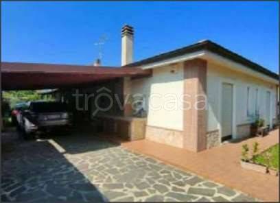 casa indipendente in vendita a Latina