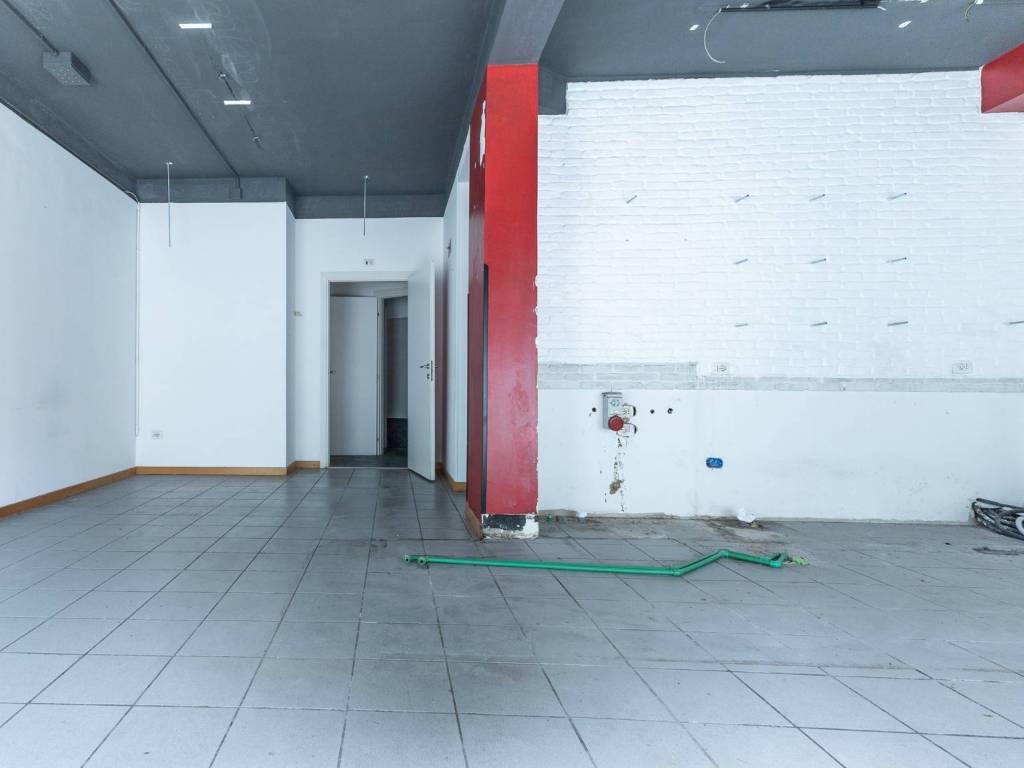 negozio in vendita a Latina in zona Centro Città