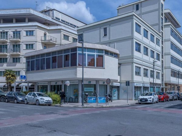 negozio in vendita a Latina in zona Centro Città