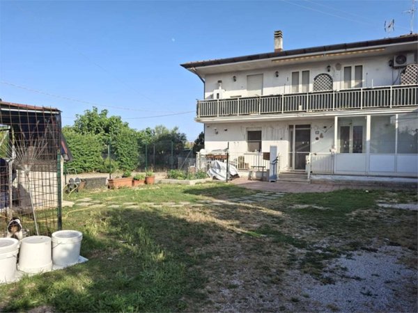 casa indipendente in vendita a Latina