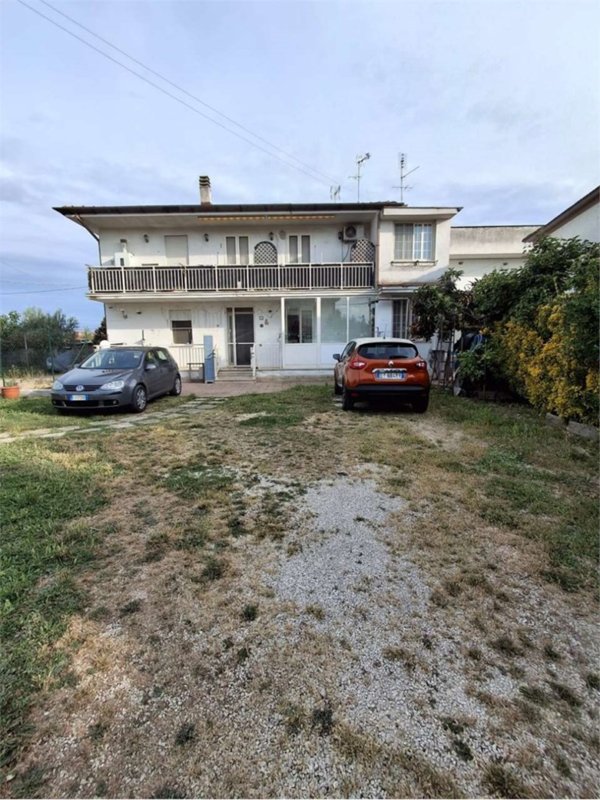 casa indipendente in vendita a Latina