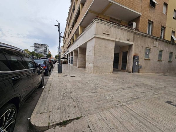 negozio in vendita a Latina in zona Centro Città