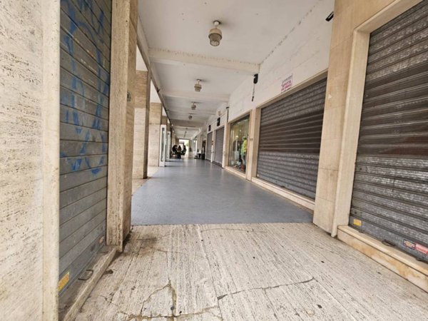 negozio in vendita a Latina in zona Centro Città