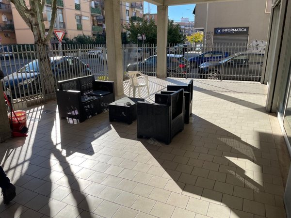 locale commerciale in vendita a Latina