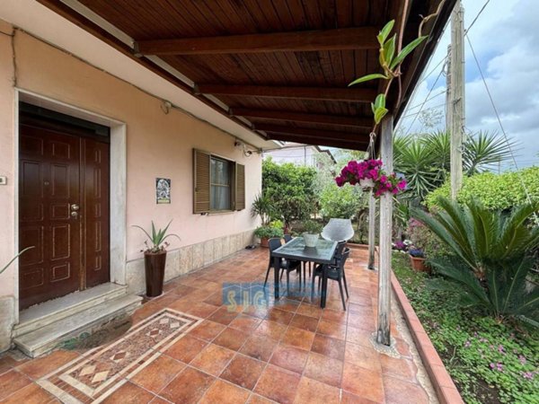 casa indipendente in vendita a Latina in zona Latina Scalo