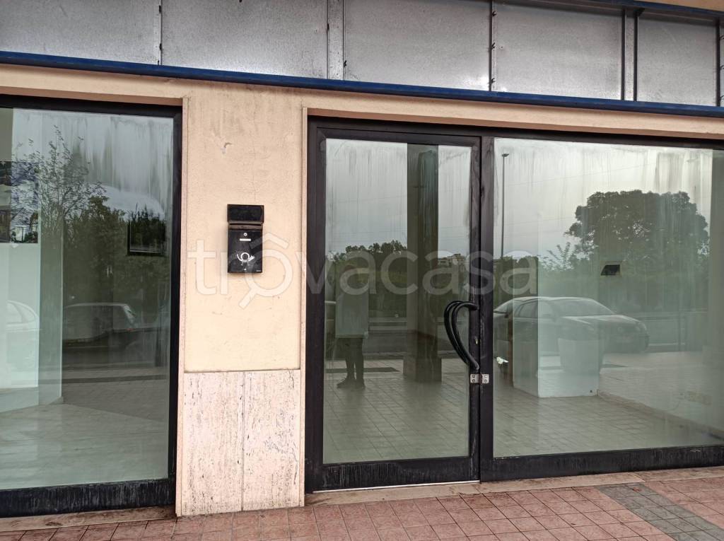 negozio in vendita a Latina in zona Centro Città