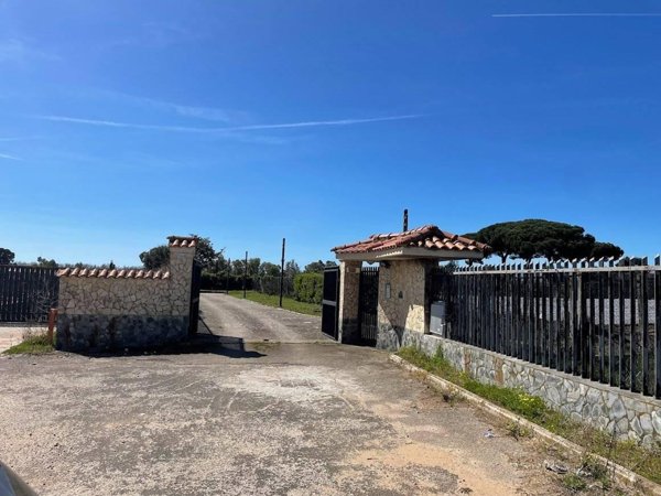 casa indipendente in vendita a Latina in zona Borgo Montello