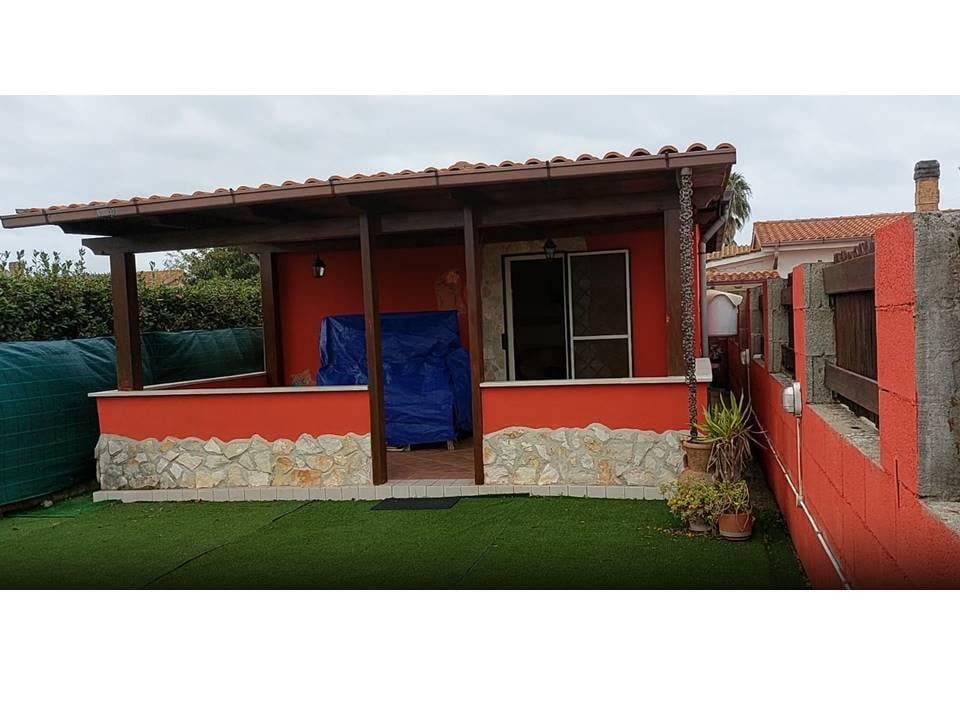 casa indipendente in vendita a Latina in zona Fogliano
