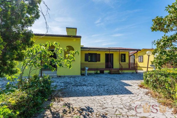 casa indipendente in vendita a Latina in zona Foce Verde