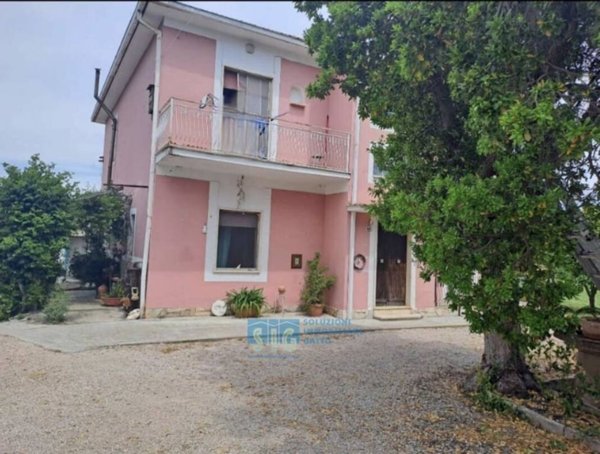 casa indipendente in vendita a Latina in zona Borgo Grappa
