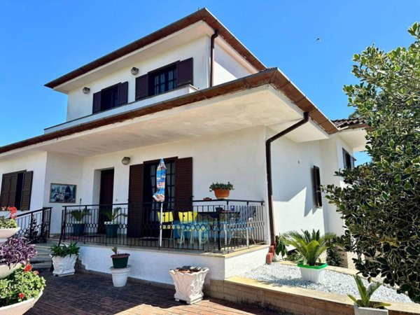 casa indipendente in vendita a Latina in zona Latina Scalo
