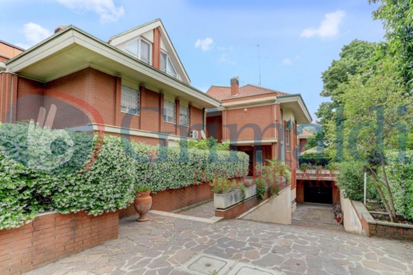 casa indipendente in vendita a Latina in zona Centro Città