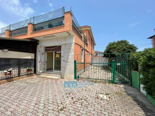 negozio in vendita a Latina in zona Centro Città