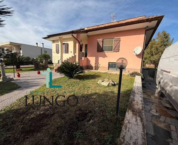 casa indipendente in vendita a Latina